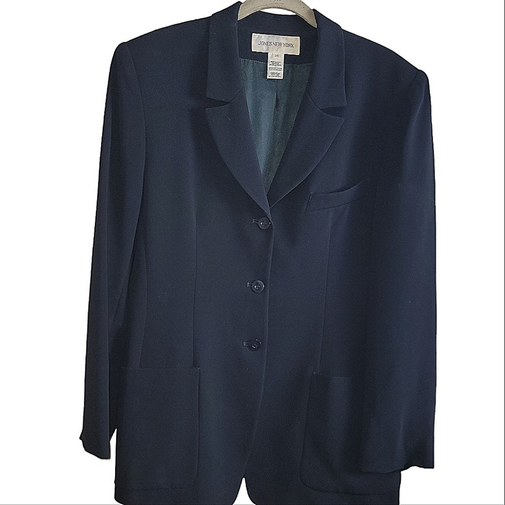 Jones New York Black Crepe Blazer Jacket Size 14. 2 Hip Pockets, 1 Breast Pocket